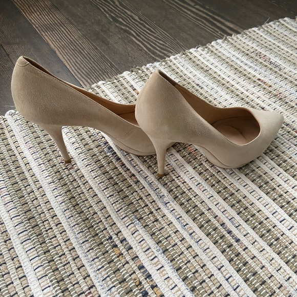 Pour La Victoire Nude Suede Pumps - Picture 6 of 6
